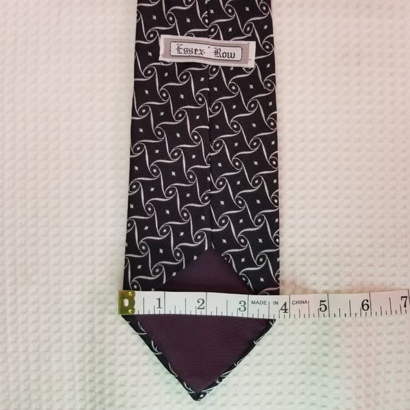 Essex Row Men's Tie 100% Silk Black & White Scroll Foulard 3 1/2x58 1/2" - Picture 3 of 6
